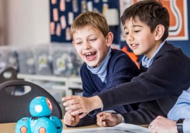 Young Melbourne Grammar School students